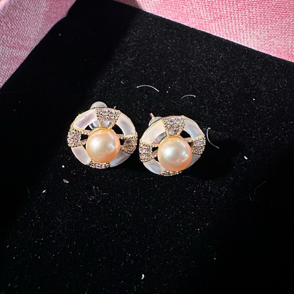 Elegant Gold and Pearl Earrings